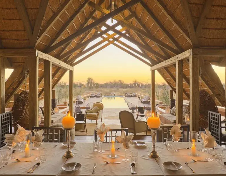 feline-fields-lodge-dining