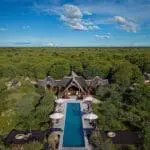Bienvenue au Feline Fields Lodge, un retraite majestueux dans le Kalahari.