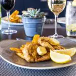 Cada comida se marida con los vinos locales que usted elija.