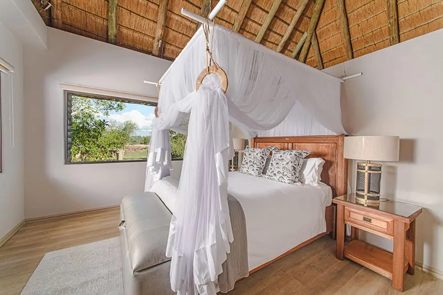 karongwe-river-lodge-family-suite-double_bed_for_luxury_family_rooms_-_river_lodge_-_2020_