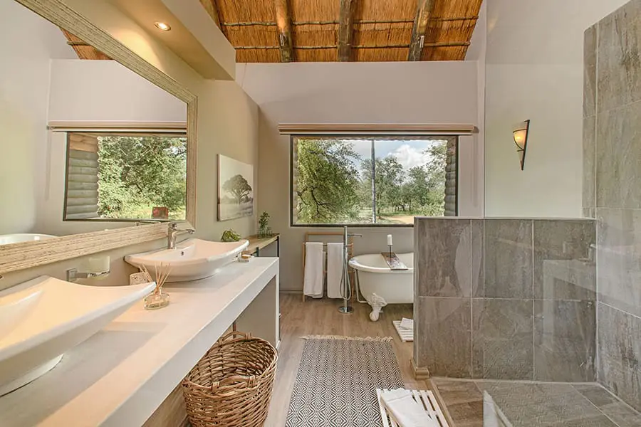 karongwe-river-lodge-family-suite-_bathrooms_in_the_family_suites_at_karongwe_portfolio_river_lodge_-_2020_-_