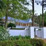 En el restaurante de Le Petite Ferme le espera una experiencia gastronómica exquisita.