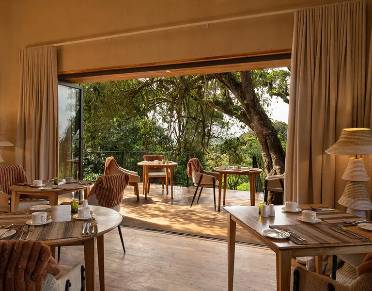 Move seamlessly between an indoor lounge and dining area and outdoor viewing deck . 