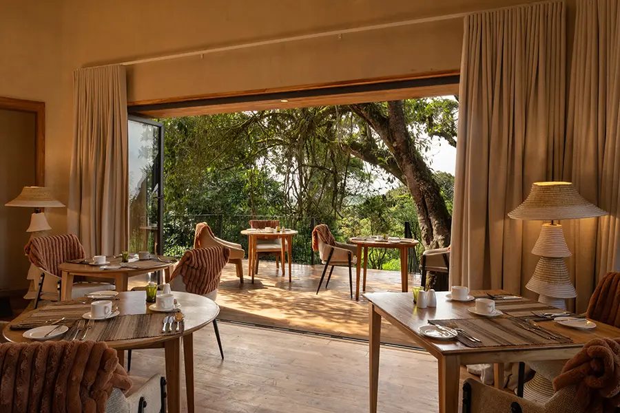 Move seamlessly between an indoor lounge and dining area and outdoor viewing deck . 