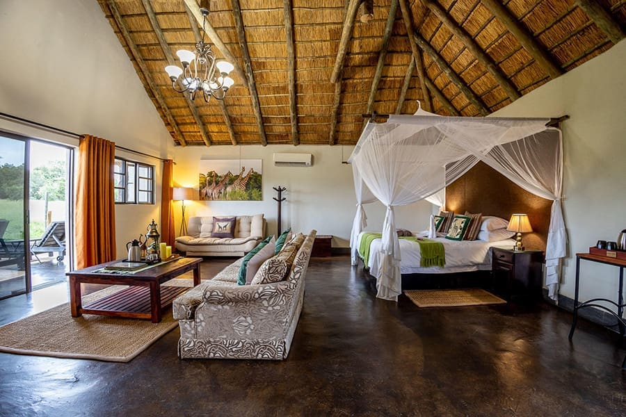 umkumbe-safari-lodge-riverside-the-giraffe-superior-room
