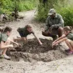 Los niños se lo pasan mejor en un safari, aprendiendo los entresijos del mundo natural. 