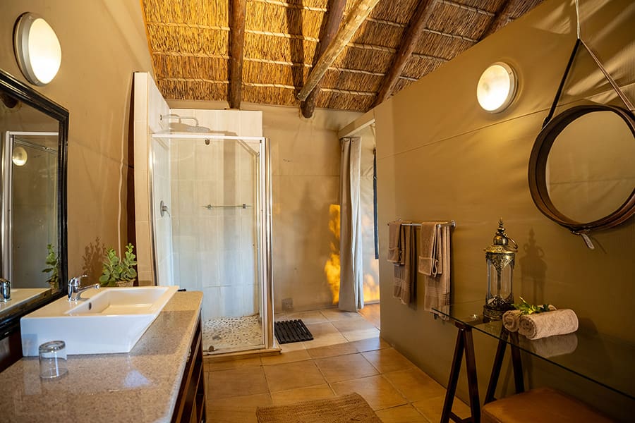 chisomo-safari-camp-karongwe-luxury-tented-suite-bathroom