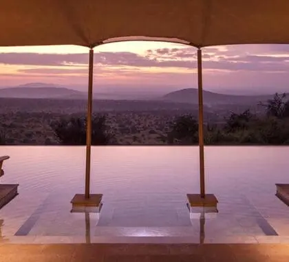 Vistas junto a la piscina en Elewana Loisaba Lodo Springs.