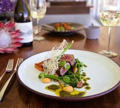 Delicie-se com refeições decadentes. 