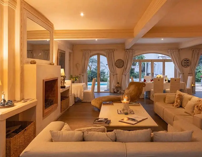 El acogedor salón de Manzili.