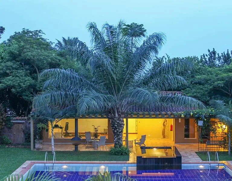 hotel-grounds