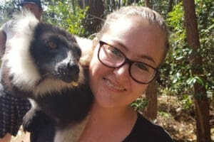 Um lémure de perto em Madagáscar.