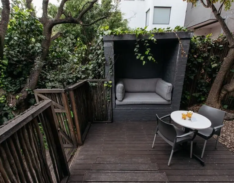 A cosy nook is the ideal spot for a light lunch. 
