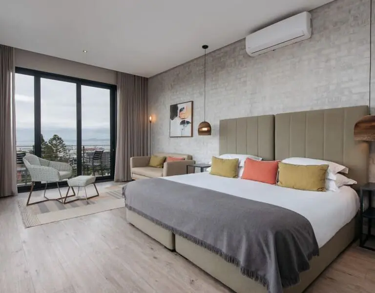 Sea-facing rooms are tastefully decorated. 