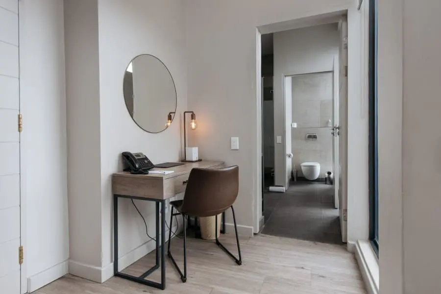 These luxury rooms are replete with en-suite bathroom and writing deck.