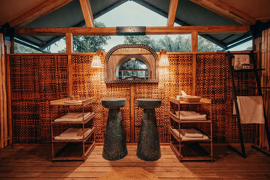 wayo-manyara-green-camp-tanzania-lake-manyara-enclosed-bathrooms-with-double-sinks-flush-toilet-and-hot-showers