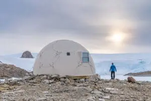 State-of-the-art Polar Pods keep the harsh elements out and the interiors cosy.