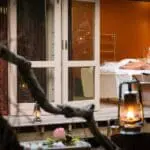 Grootbos ofrece suntuosos masajes, que se disfrutan mejor en la cubierta con una brisa fresca y el aroma de las flores frescas.