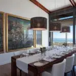 El comedor es el escenario de elegantes banquetes.