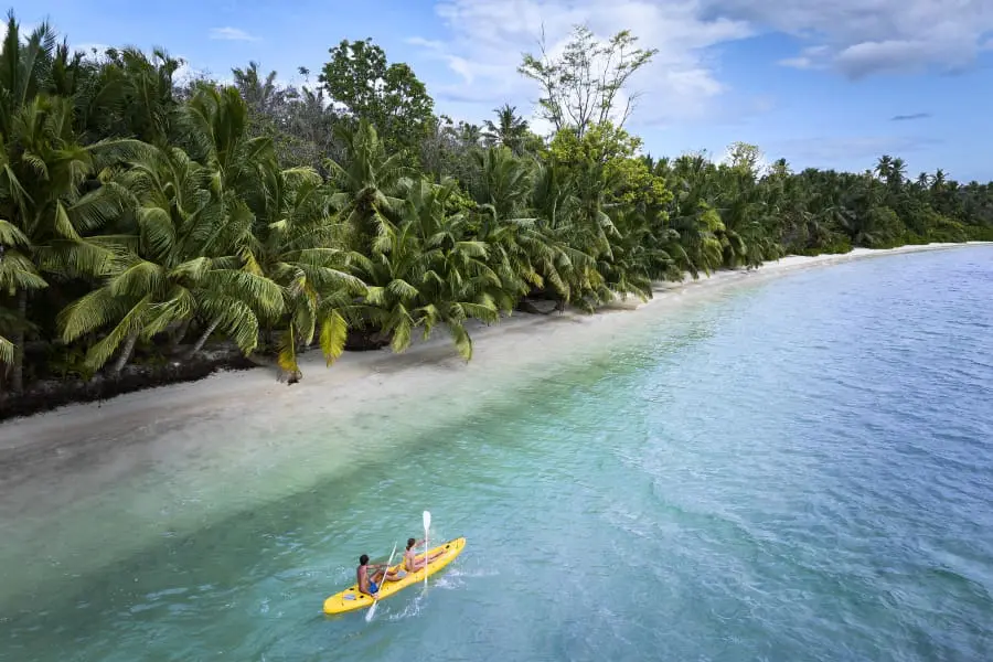 Preciosas aventuras en kayak por la isla | Waldorf Astoria Seychelles