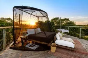 La cubierta para dormir al aire libre le permite pasar una noche bajo las estrellas. 