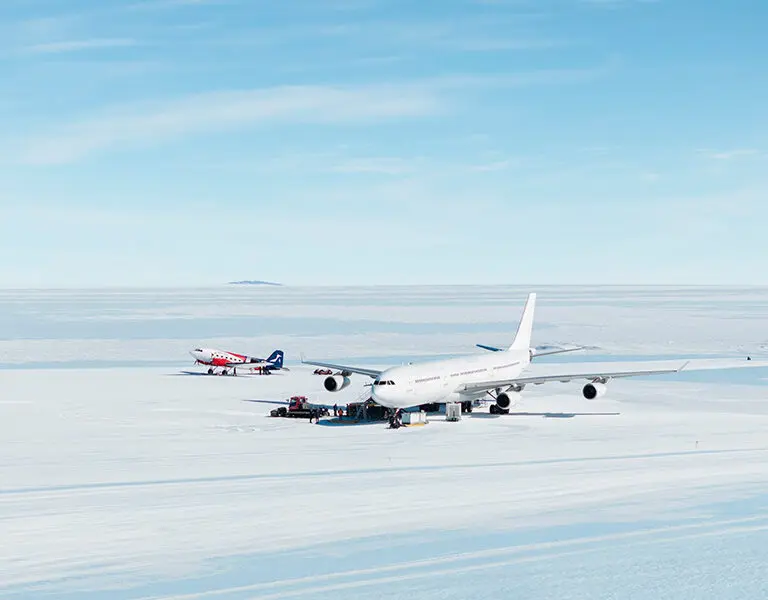 white-desert-antarctica-icerunway