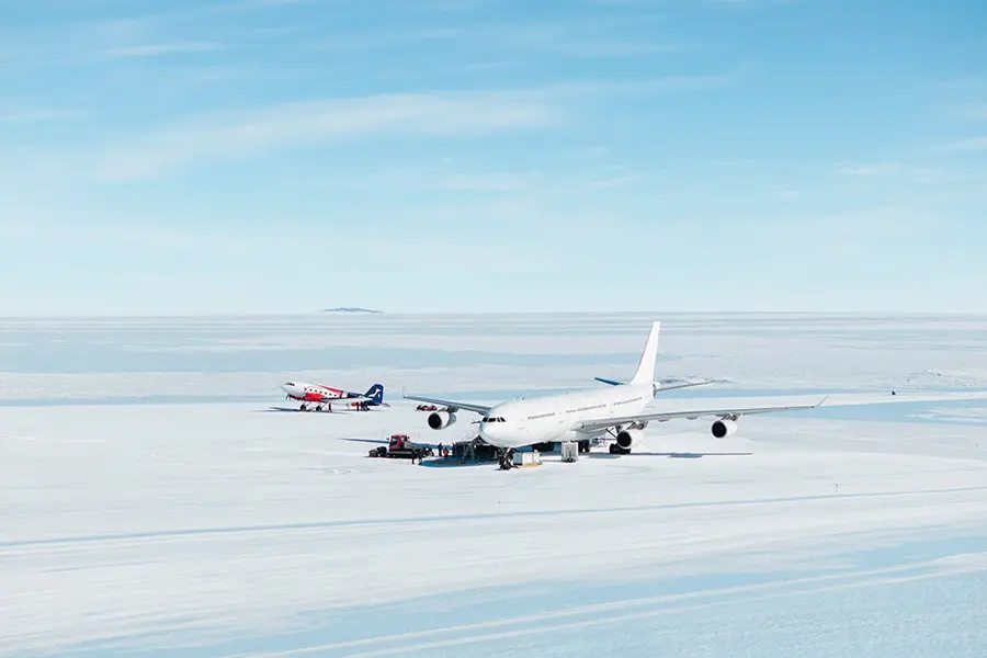 white-desert-antarctica-icerunway