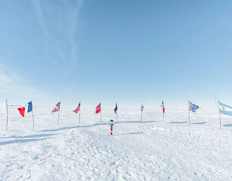 white-desert-antarctica-south-pole-1