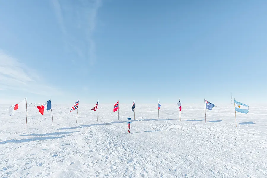 white-desert-antarctica-south-pole-1