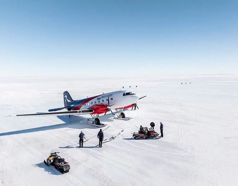white-desert-antarctica-white-desert-antarctica-basler-cargoloading