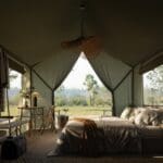 As tendas do Chicari Camp são uma porta de entrada luxuosa para o parque.