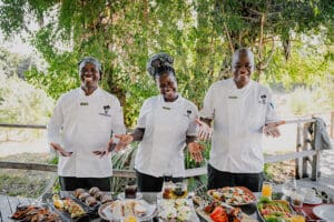 Todas as refeições são preparadas com mestria e servidas com um sorriso. 