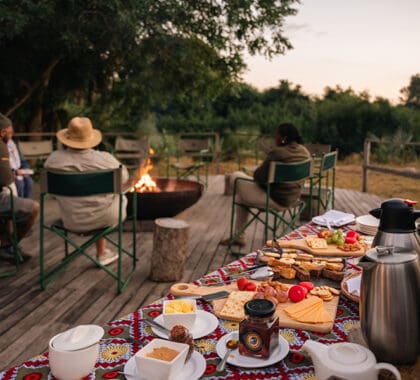 Gather around the firepit to enjoy lively conversation and sundowners.