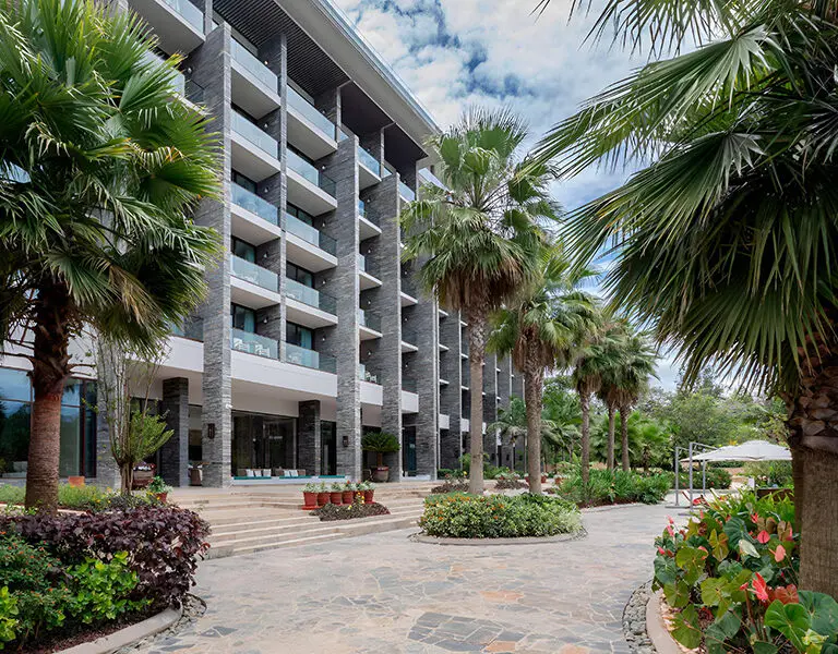 gran-melia-arusha-tanzania-street-side-exterior