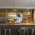 Pásate por la zona del bar para disfrutar de una copa antes de acostarte.