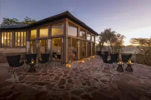 La brazza hundida ofrece relajadas bebidas al atardecer. 