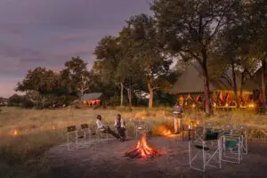Las copas junto al fuego ofrecen un relajado aperitivo antes de la cena.