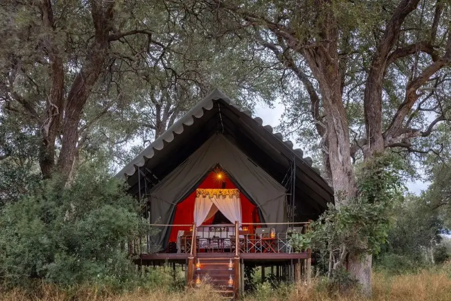mbamba-por-selección-natural-tent-exterior