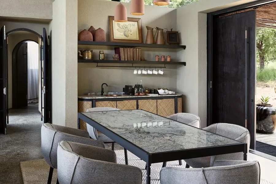 chichele-presidential-safari-lounger-indoor-dining