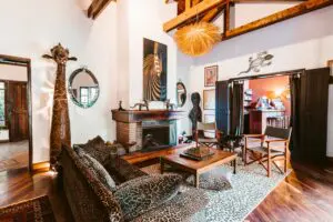 A second lounge area leads to a bar, inviting you can to order coffees and cocktails. 