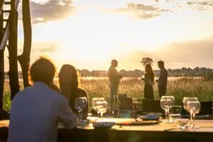 Las cenas al aire libre marcan el final de cada jornada. 
