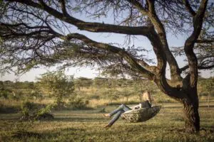 Relájese en una hamaca y disfrute de la tranquilidad del entorno. 