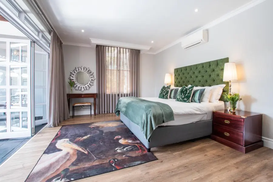 romney-park-luxury-apartments-3-bedroom-deluxe-main-bedroom