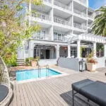 El apartamento Deluxe de 3 dormitorios de la planta baja tiene una piscina privada.