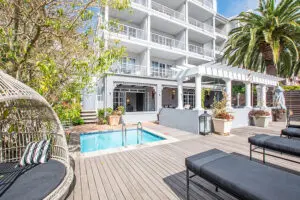 El apartamento Deluxe de 3 dormitorios de la planta baja tiene una piscina privada.