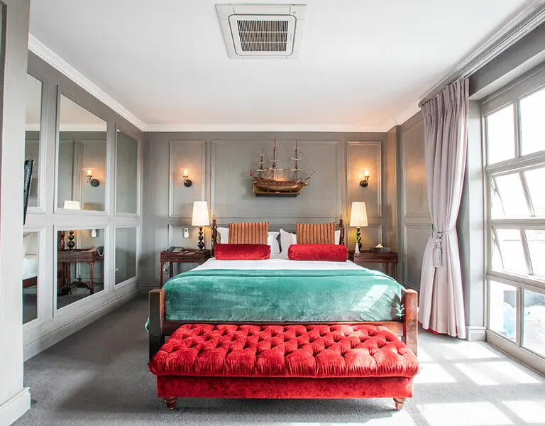Vibrant colours and luxurious textures.