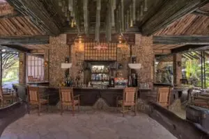 Visite el Chemi Chemi Bar para tomar bebidas y aperitivos. 