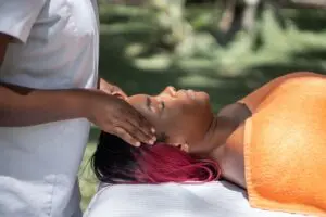 Deléitese con un suntuoso masaje. 