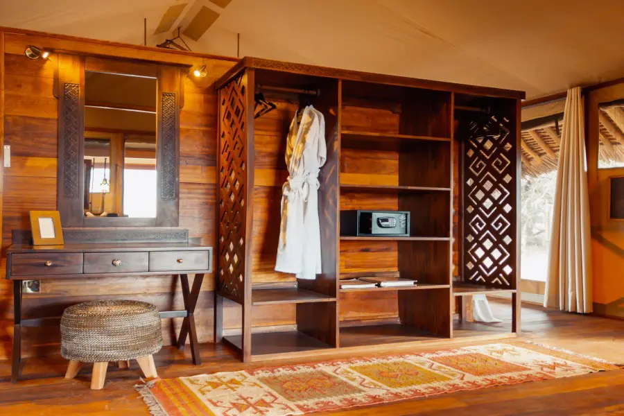 soroi-larsens-camp-luxury-tent-living-space