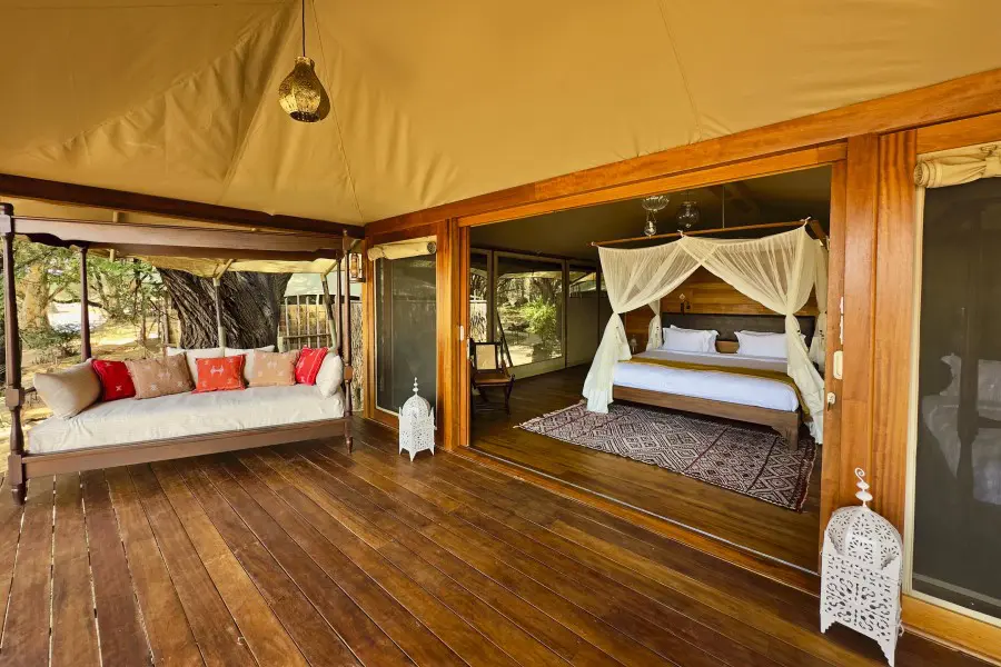 soroi-larsens-camp-luxury-tent-private-patio